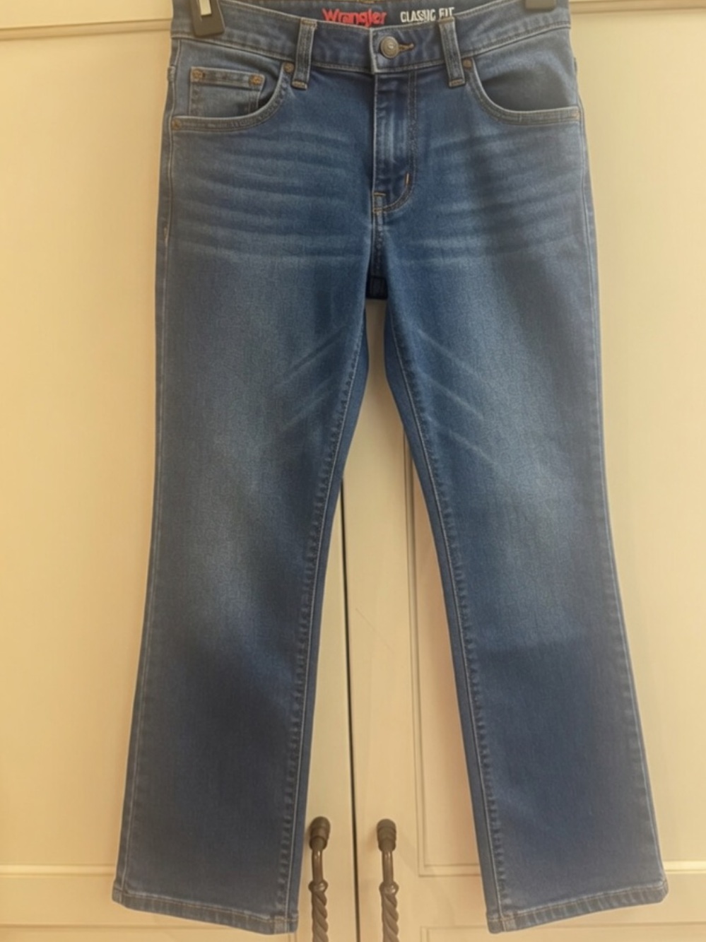 Wrangler kid Straight Leg Jeans in Medium Blue Wash class is fit